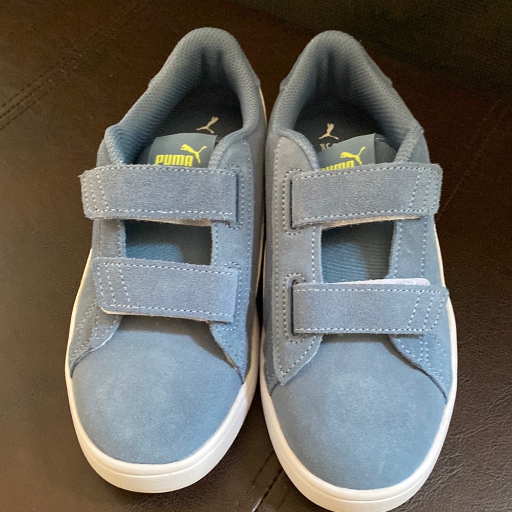 🆕Puma Kids Velcro Strap Suede Shoes, Size 2.5C
